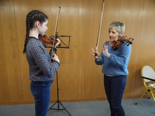Cours violon - Marianne Piketti et son élève